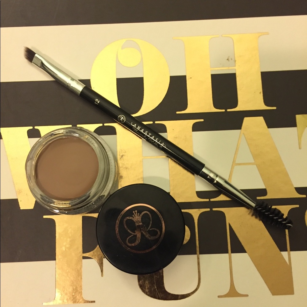 Anastasia Dipbrow with #12 Brush